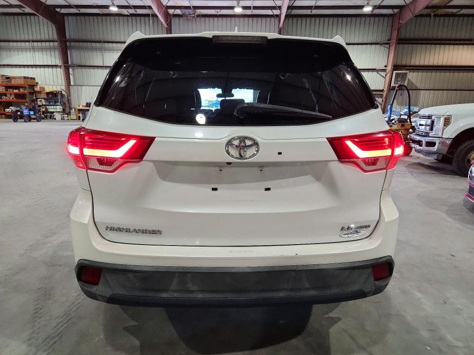 2017 TOYOTA HIGHLANDER LE PLUS 6