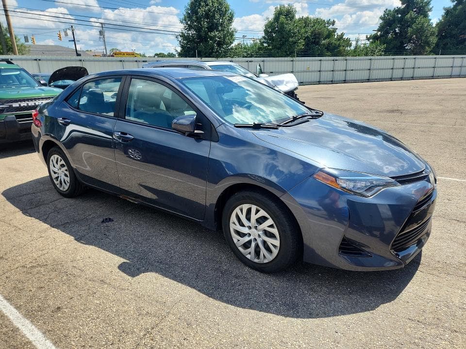 2017 TOYOTA COROLLA LE 4