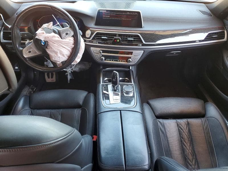 2022 BMW 750 XI 8