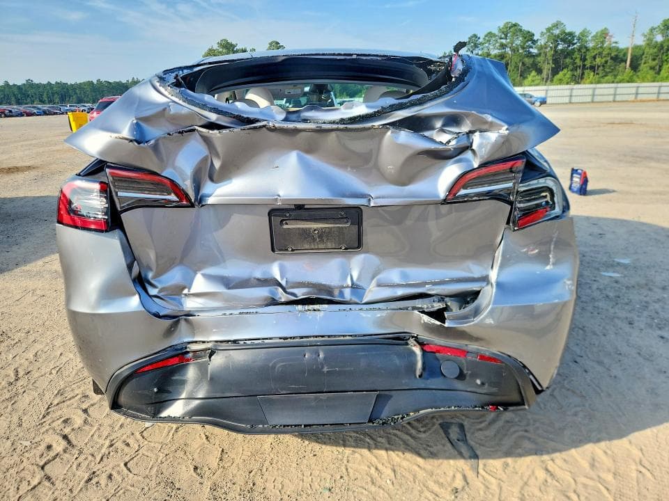 2024 TESLA MODEL Y 6
