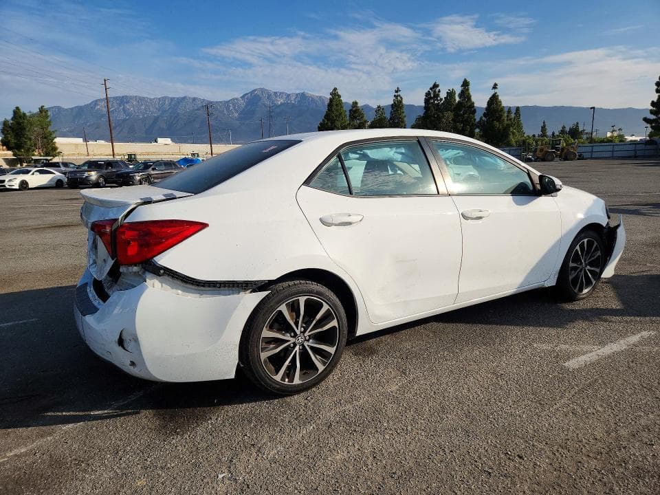 2017 TOYOTA COROLLA SE 3