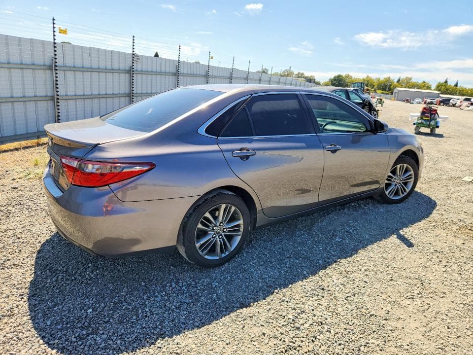 2017 TOYOTA CAMRY SE 3