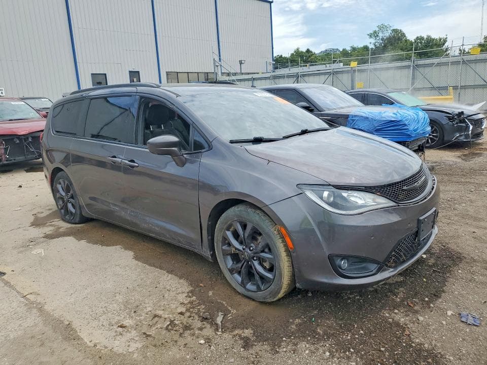 2019 CHRYSLER PACIFICA TOURING L 4