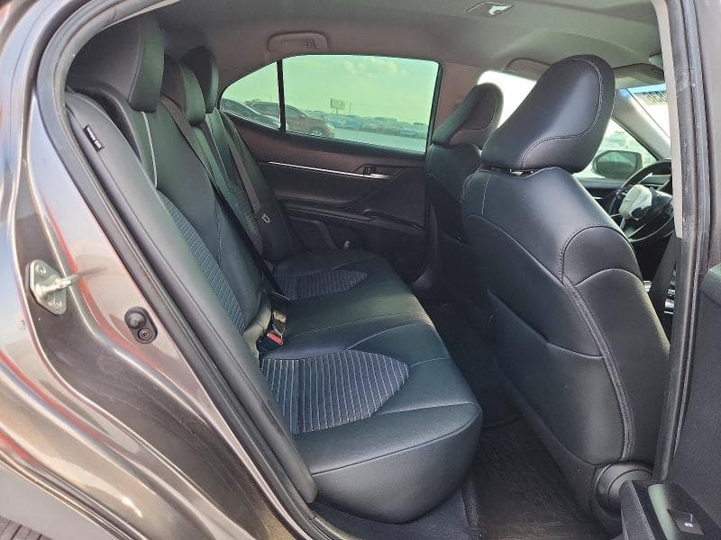 2020 TOYOTA CAMRY SE 10