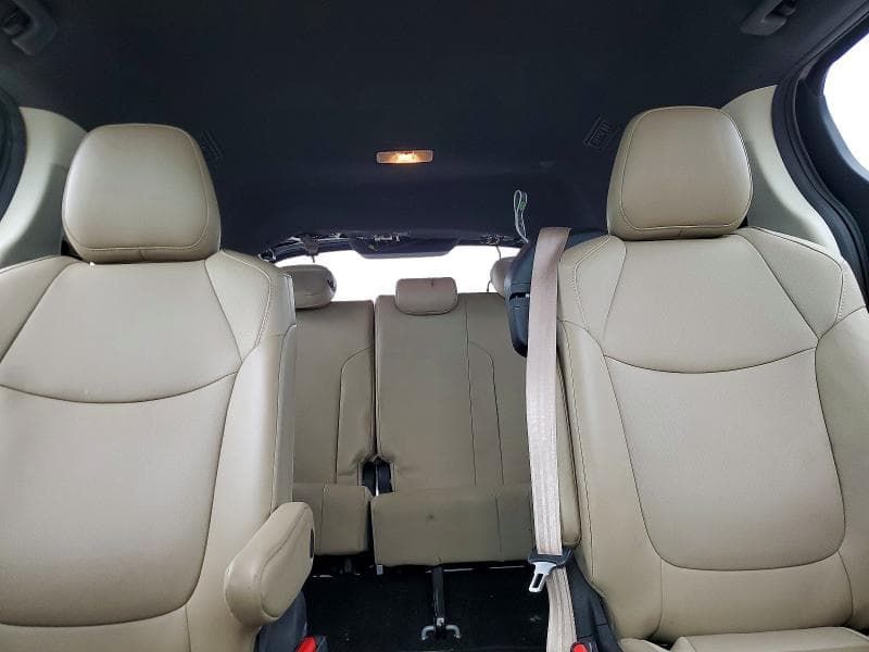 2021 TOYOTA SIENNA XLE 10