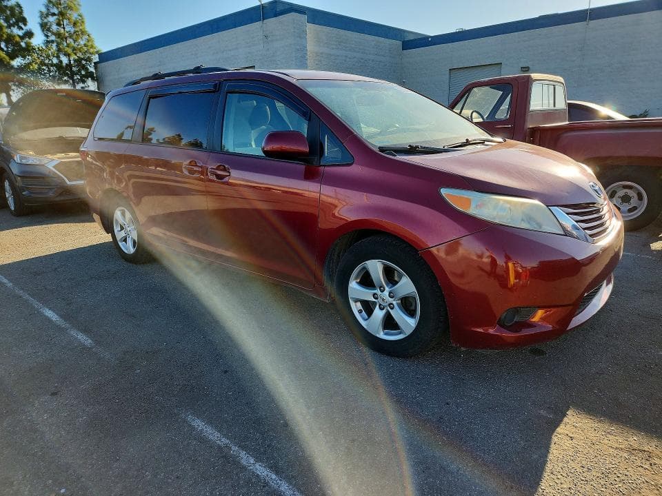 2017 TOYOTA SIENNA LE 8-PASSENGER 4