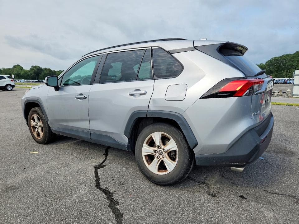 2021 TOYOTA RAV4 XLE 2