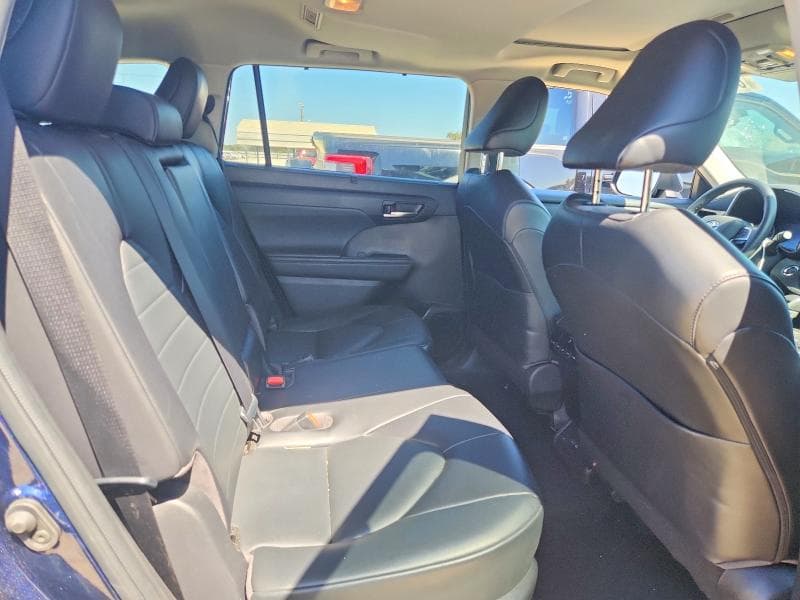2022 TOYOTA HIGHLANDER XLE 11