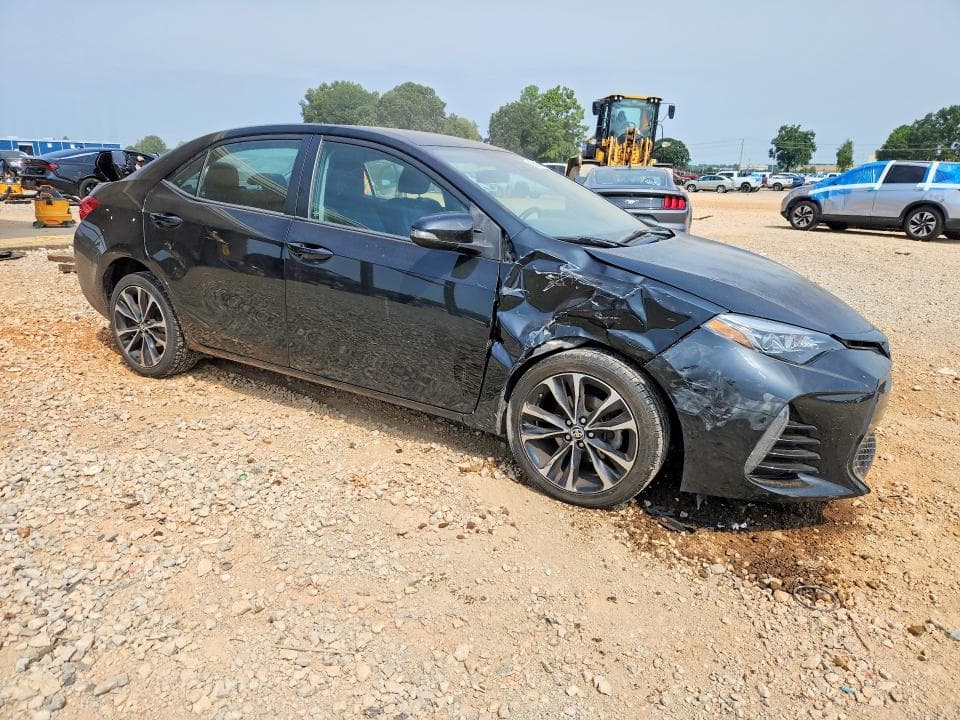 2017 TOYOTA COROLLA SE 4