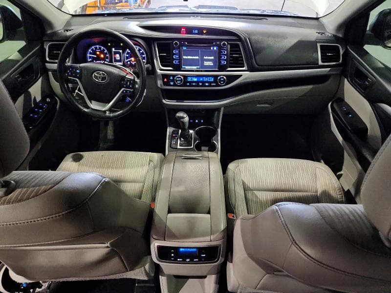 2017 TOYOTA HIGHLANDER LE PLUS 8