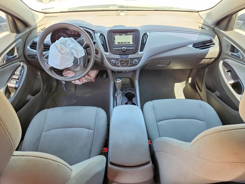 2018 CHEVROLET MALIBU LS 8