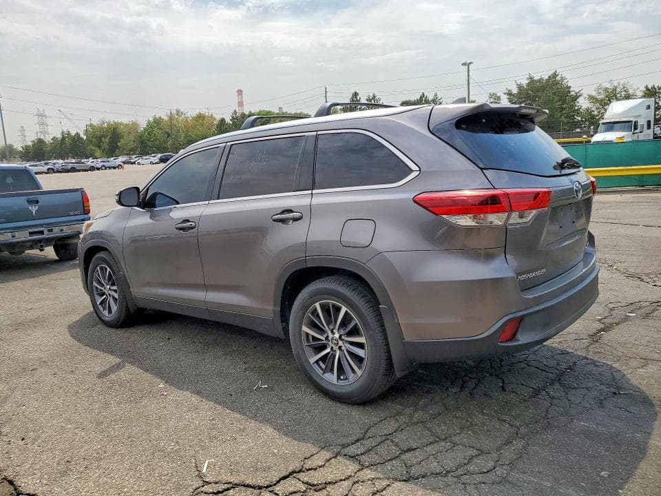 2019 TOYOTA HIGHLANDER XLE 2
