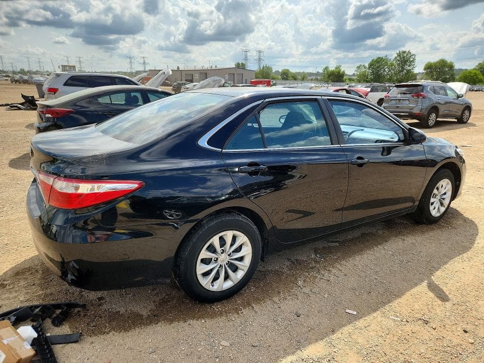 2017 TOYOTA CAMRY LE 3