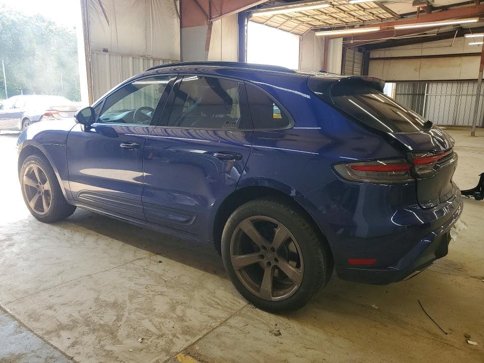 2024 PORSCHE MACAN BASE 2