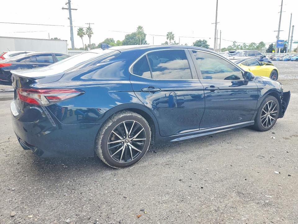 2021 TOYOTA CAMRY SE 3