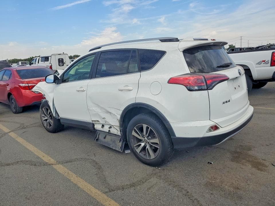 2018 TOYOTA RAV4 XLE 2