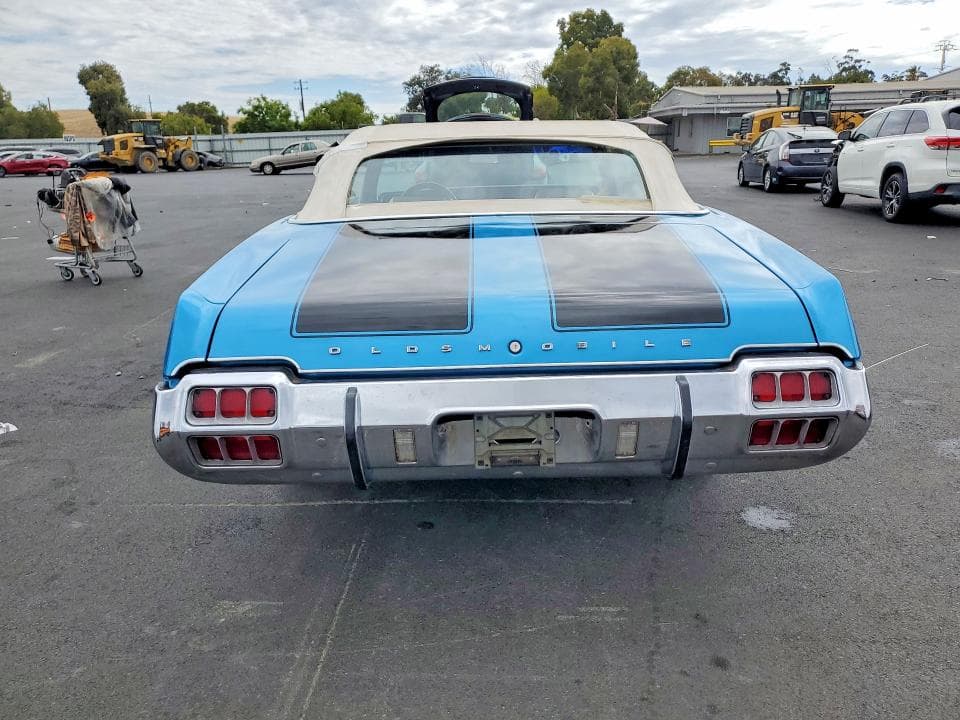 1972 OLDSMOBILE CUT SUPREM 6