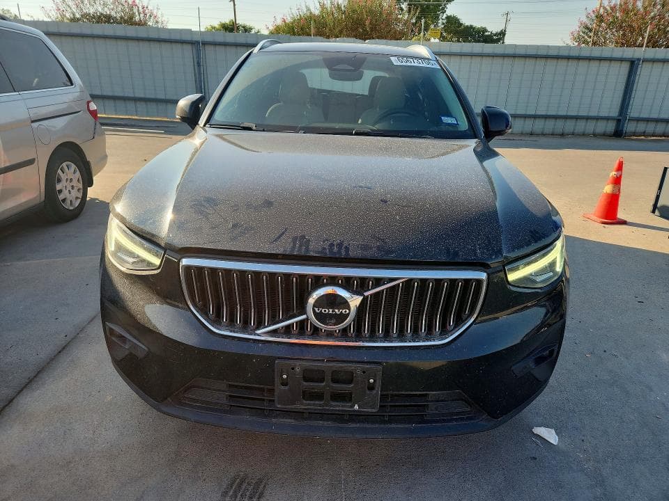 2023 VOLVO XC40 PLUS 5