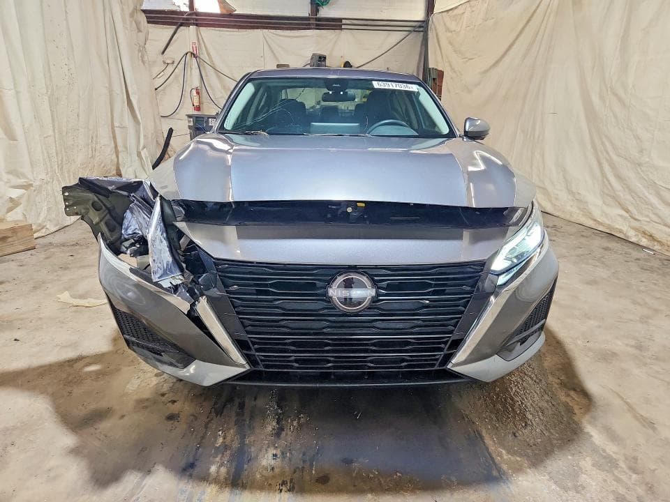 2023 NISSAN ALTIMA SL 5