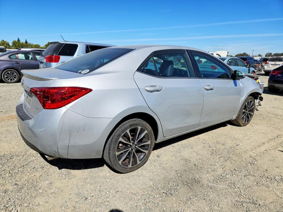 2017 TOYOTA COROLLA SE 3