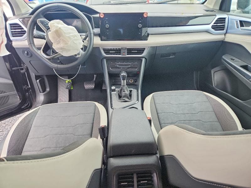 2025 VOLKSWAGEN TAOS SE 8