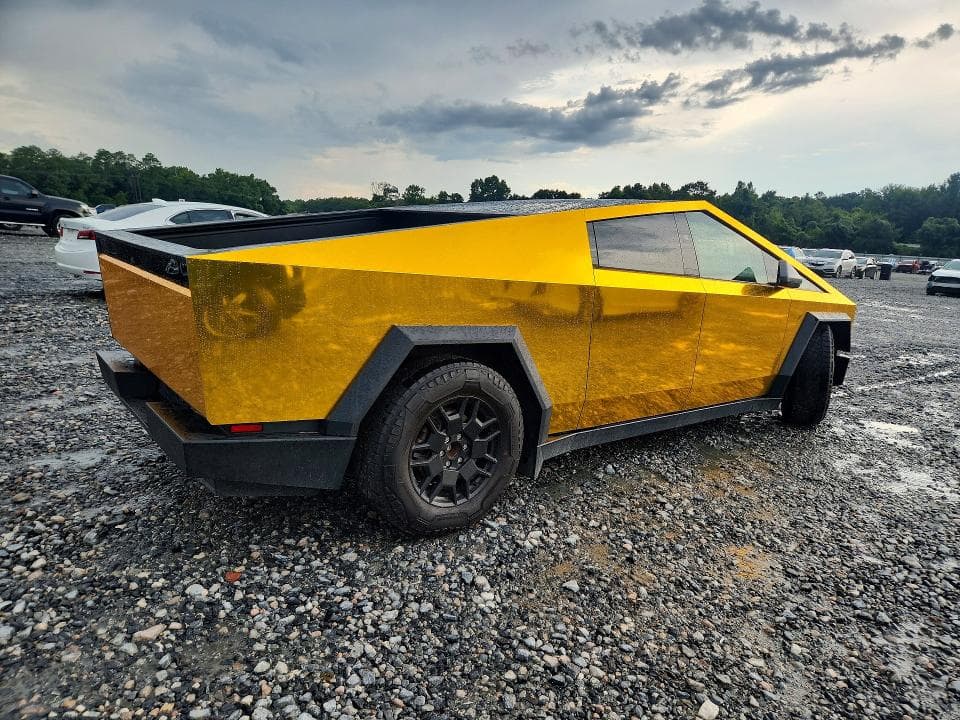 2025 TESLA CYBERTRUCK 3
