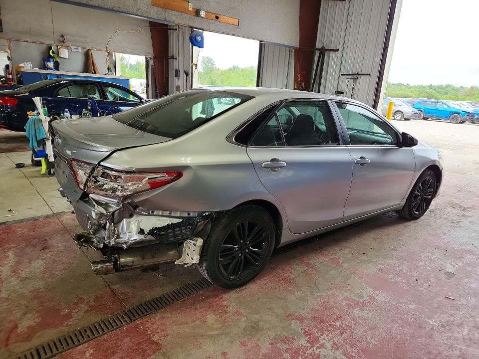 2017 TOYOTA CAMRY SE 3