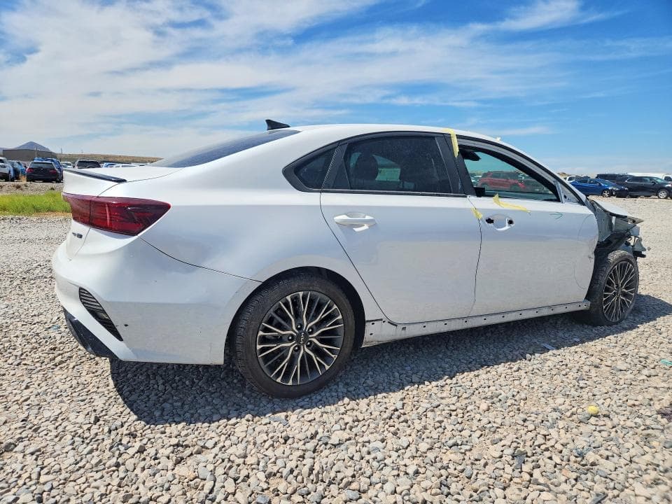 2023 KIA FORTE GT LINE 3