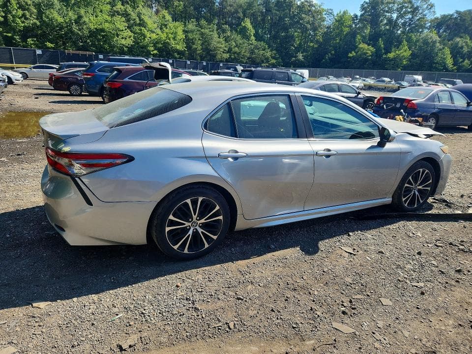 2018 TOYOTA CAMRY SE 3