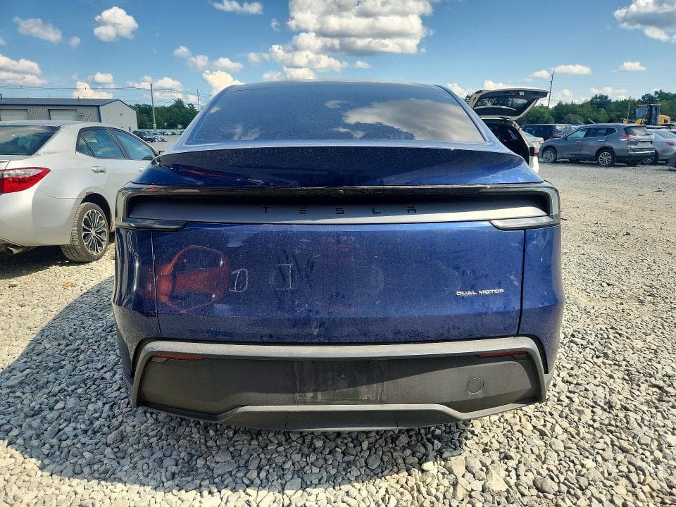 2026 TESLA MODEL Y 6