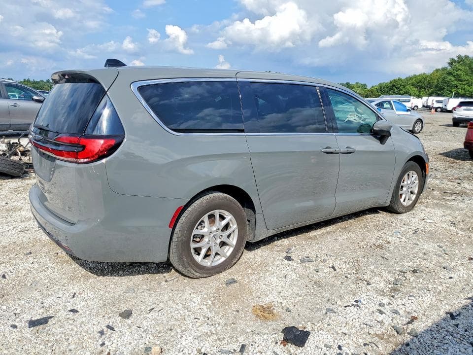 2023 CHRYSLER PACIFICA TOURING L 3