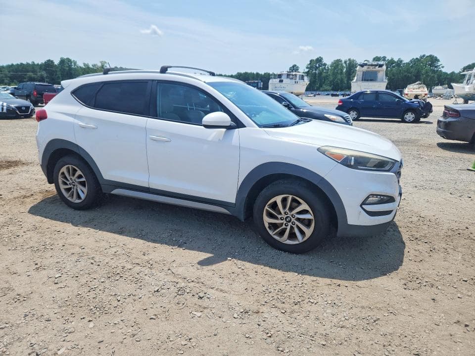 2017 HYUNDAI TUCSON SE 4