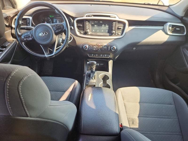 2017 KIA SORENTO LX 8