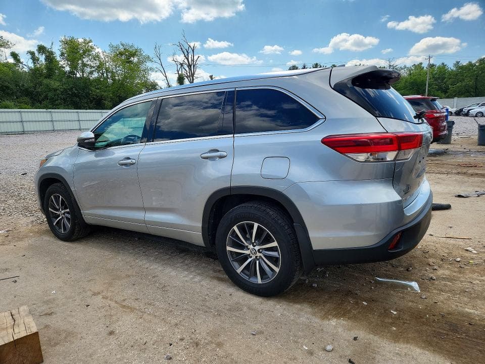 2018 TOYOTA HIGHLANDER XLE 2