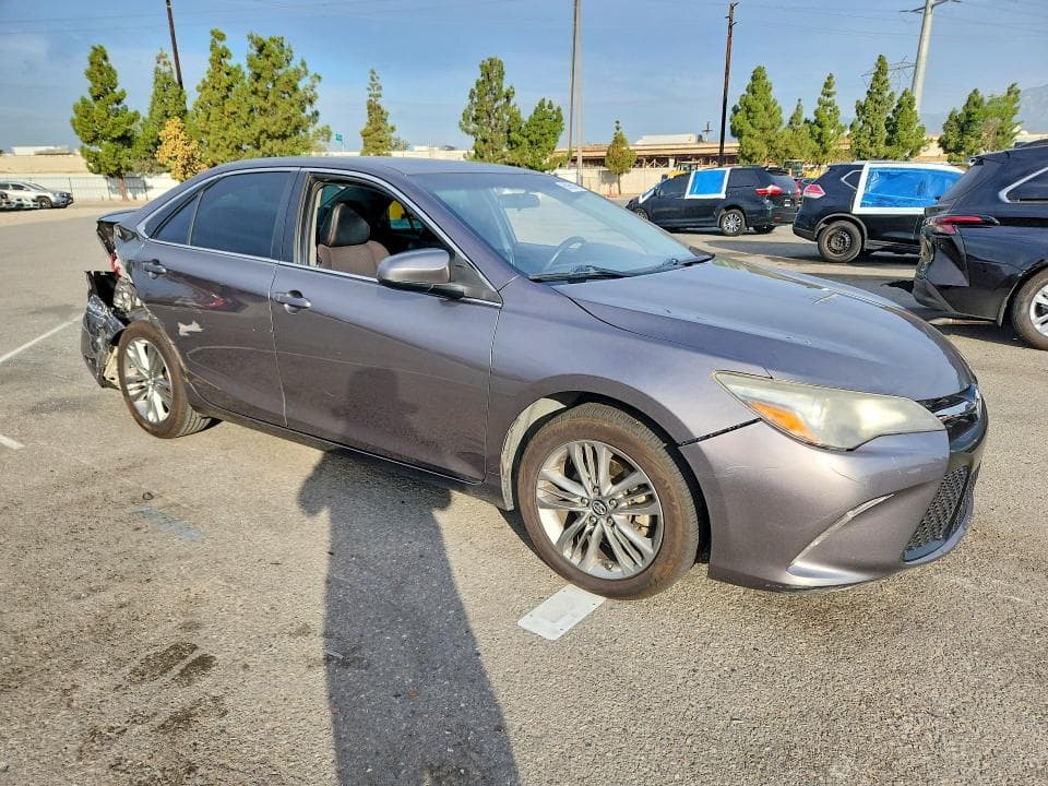 2017 TOYOTA CAMRY SE 4
