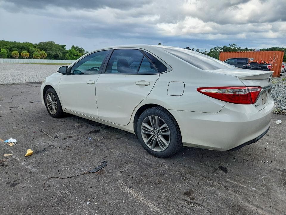 2017 TOYOTA CAMRY SE 2