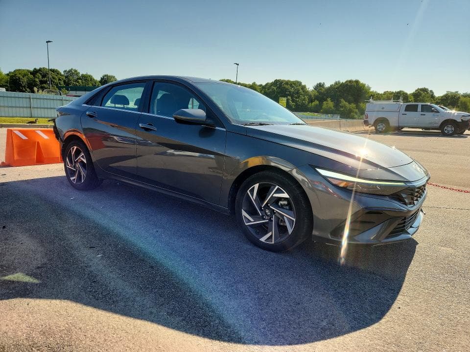 2025 HYUNDAI ELANTRA SEL 4