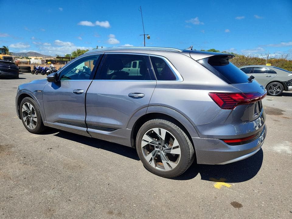 2022 AUDI E-TRON PREMIUM 2