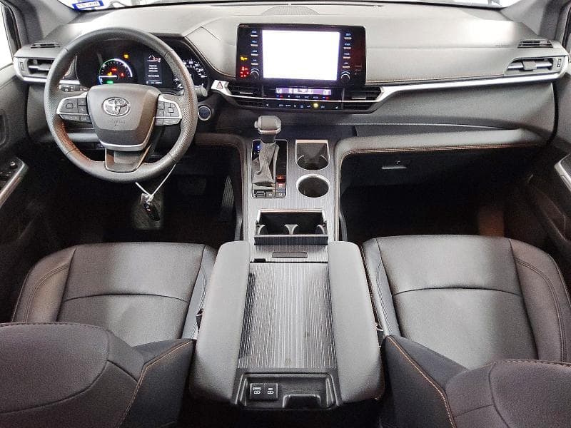 2024 TOYOTA SIENNA XSE 8