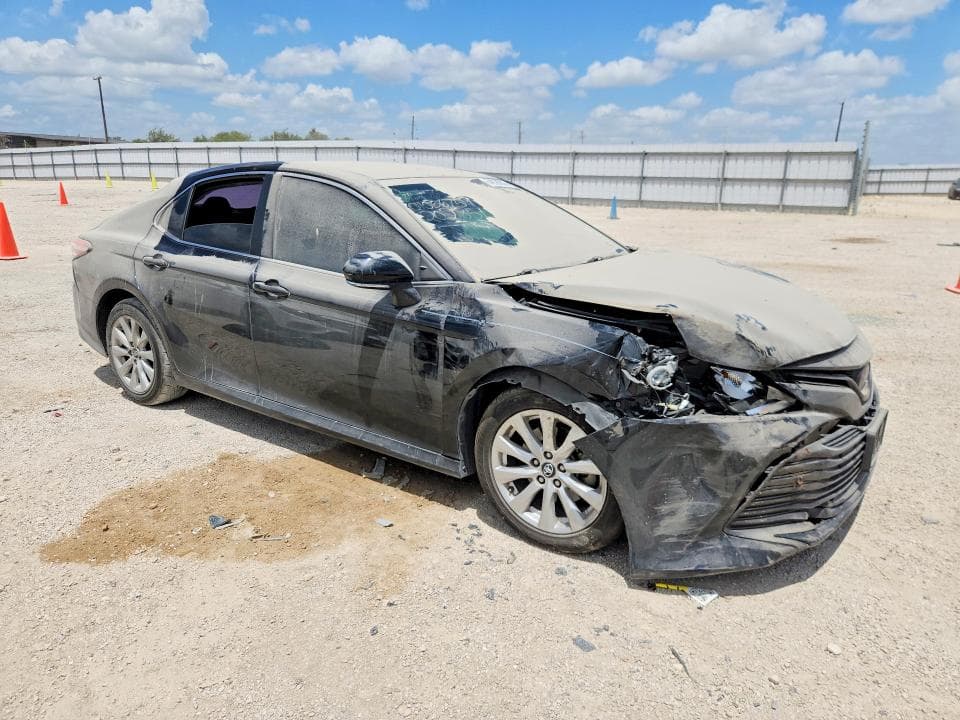 2019 TOYOTA CAMRY LE 4