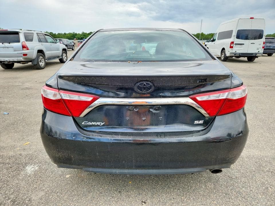 2017 TOYOTA CAMRY SE 6