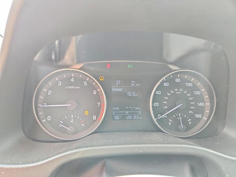 2017 HYUNDAI ELANTRA SE 9