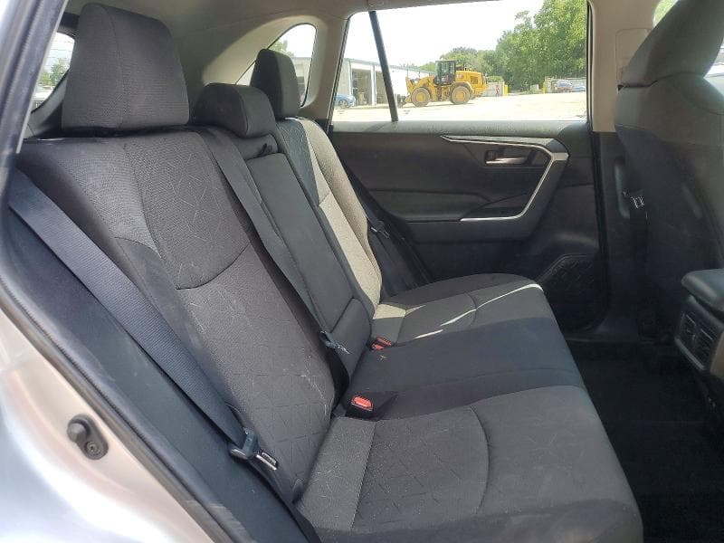 2021 TOYOTA RAV4 XLE 11