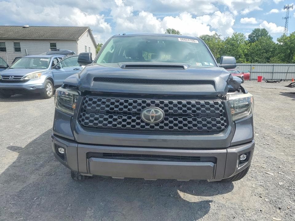 2018 TOYOTA TUNDRA SR5 5