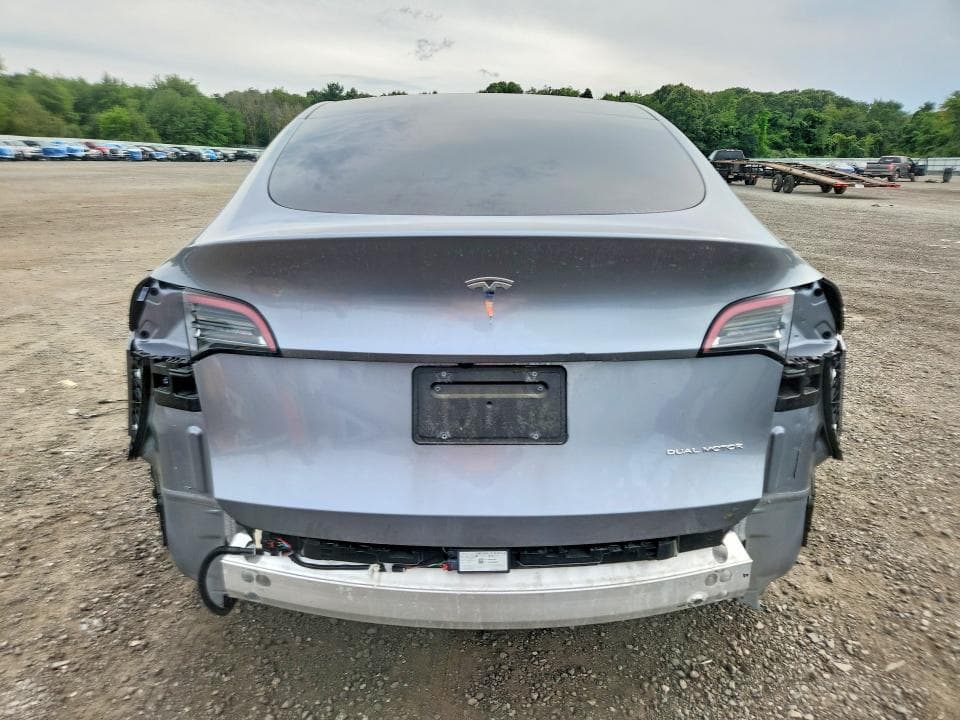 2024 TESLA MODEL Y 6