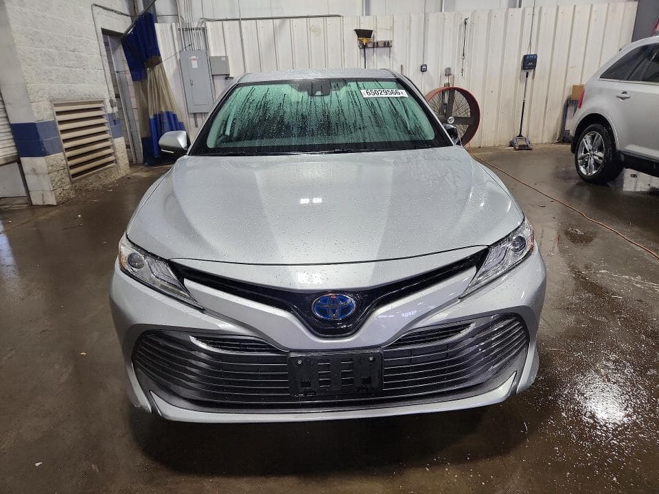 2019 TOYOTA CAMRY HYBRID XLE 5