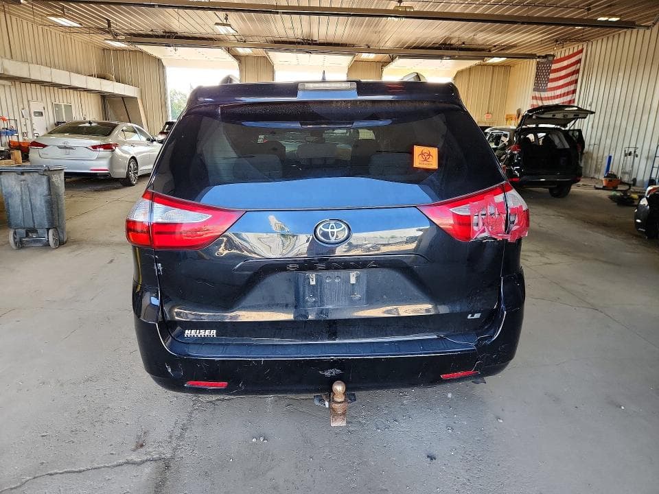 2018 TOYOTA SIENNA LE 6