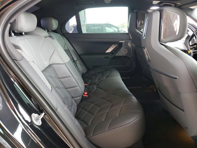 2024 BMW 760 XI 10
