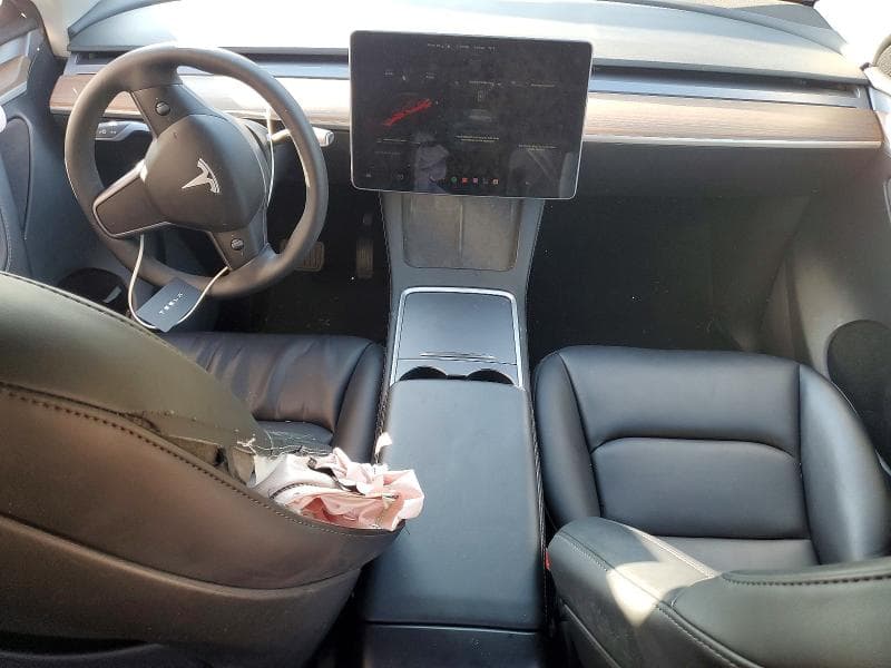 2025 TESLA MODEL Y 8
