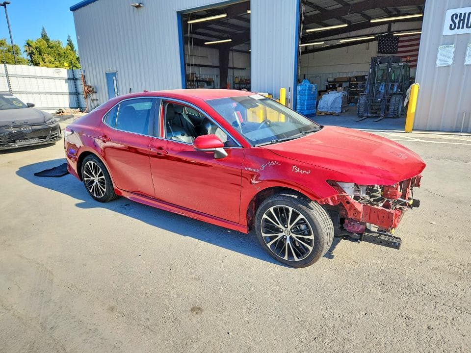 2020 TOYOTA CAMRY SE 4